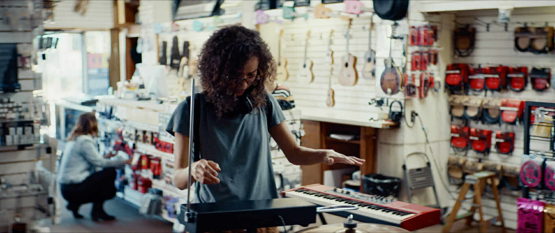 Jasmin Savoy Brown as Alexis, playing instrument in Sound of Violence